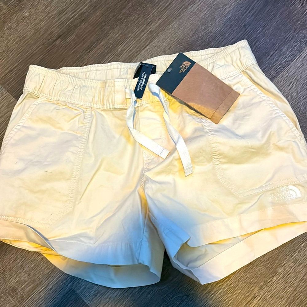 The North Face Women's Motion Pull-On Shorts XS Vintage White NEW